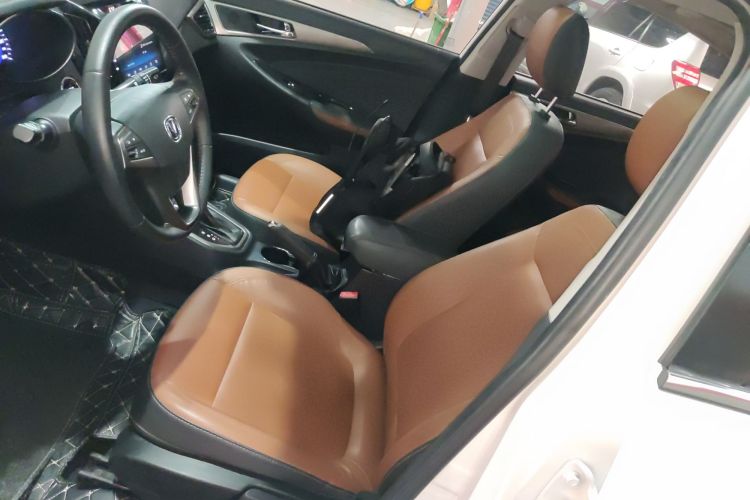 长安 逸动 2016款 1.6L GDI 自动劲尚型局部细节19