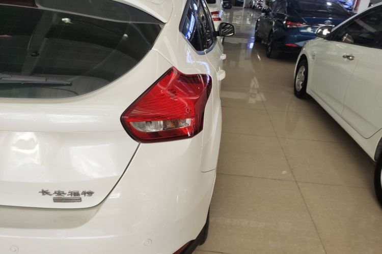 福特 福克斯 2015款 两厢 EcoBoost 180 自动精英型车身外观6001