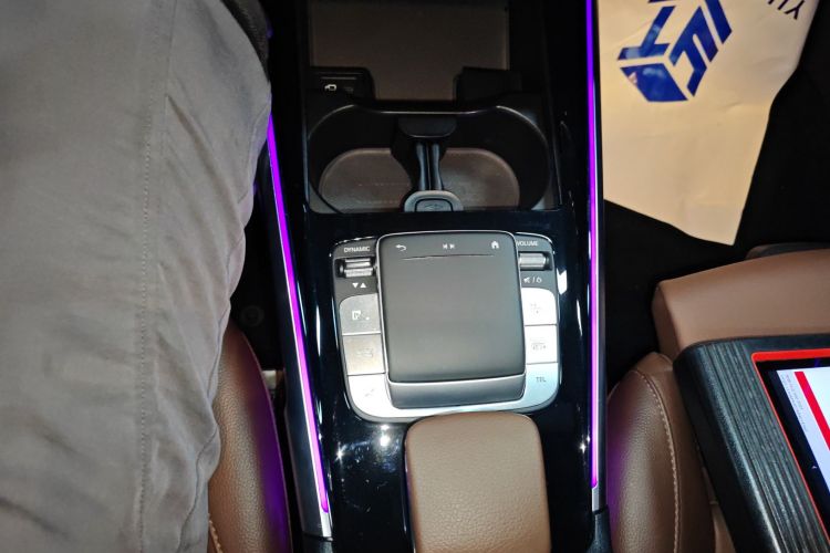 奔驰GLB 2021款 GLB 200 动感型局部细节18