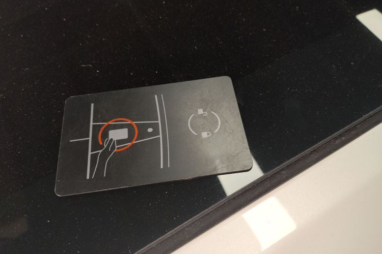 特斯拉 Model Y 2021款 长续航全轮驱动版中控内饰11