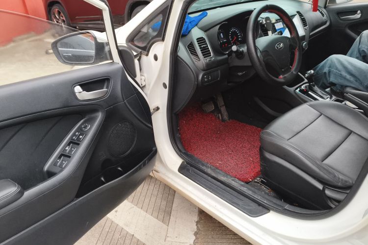 起亚K3 2016款 1.6L 自动GL中控内饰7003