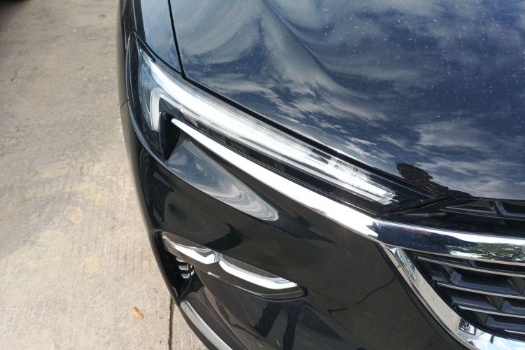 别克 昂科旗 2022款 652T 四驱尊享旗舰型 7座车身外观8