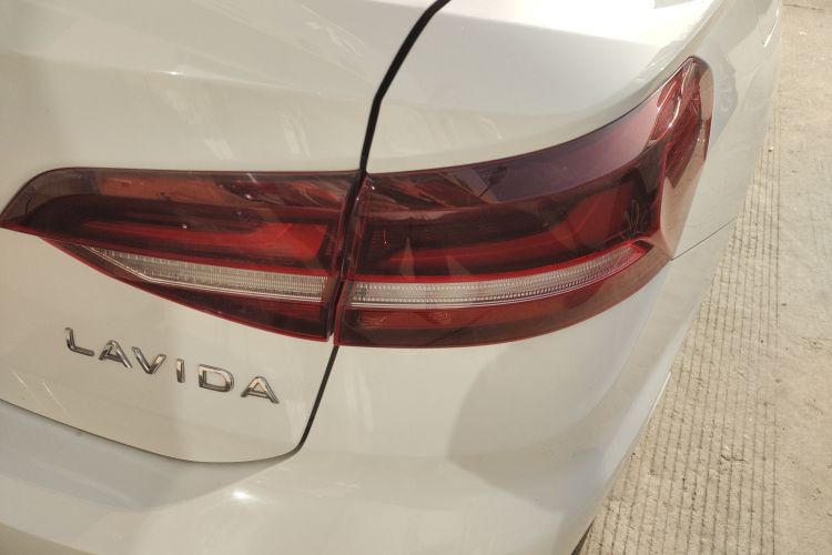 大众 朗逸 2023款 改款 1.5L 自动得逸版车身外观9