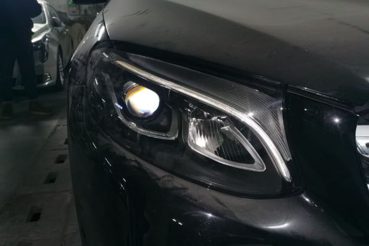 奔驰GLC 2018款 改款 GLC 260 4MATIC 动感型车身外观8