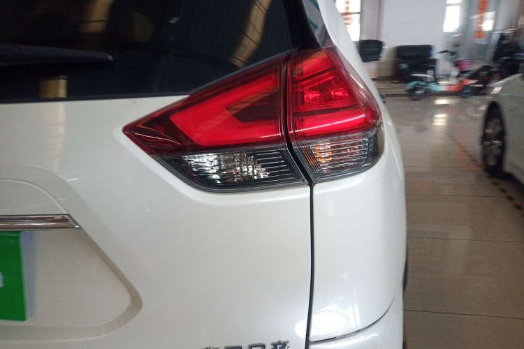 日产 奇骏 2020款 2.0L XL Premium CVT 2WD智联尊享版车身外观9