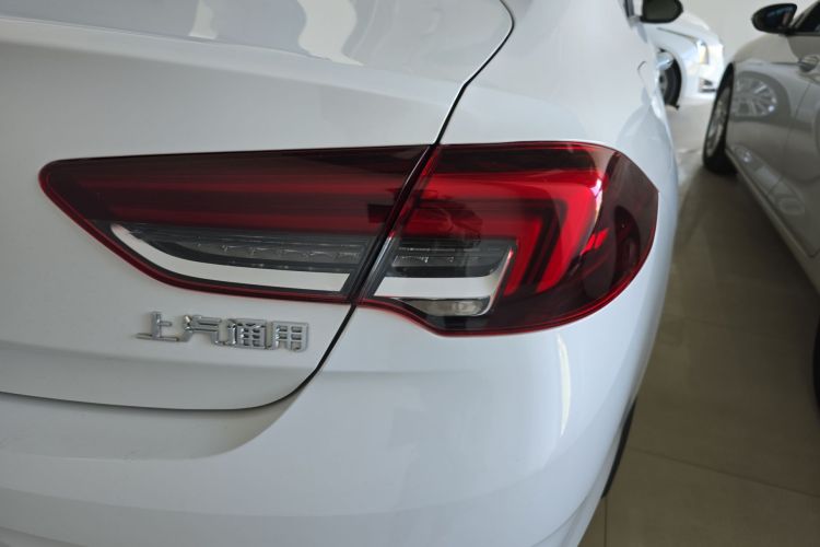 别克 君威 2024款 25T 超享版车身外观9