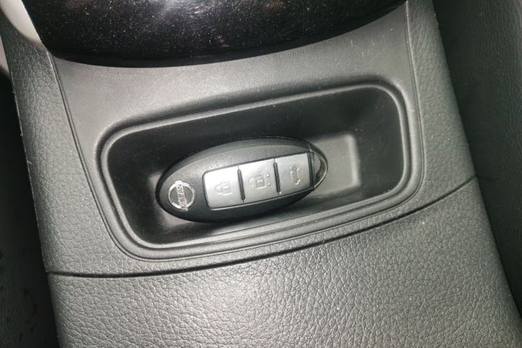 日产 轩逸 2019款 1.6XV CVT智联尊享版 国VI中控内饰7001