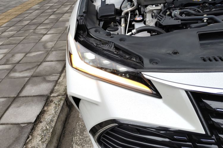 丰田 亚洲龙 2023款 双擎 2.5L XLE尊贵版车身外观6006