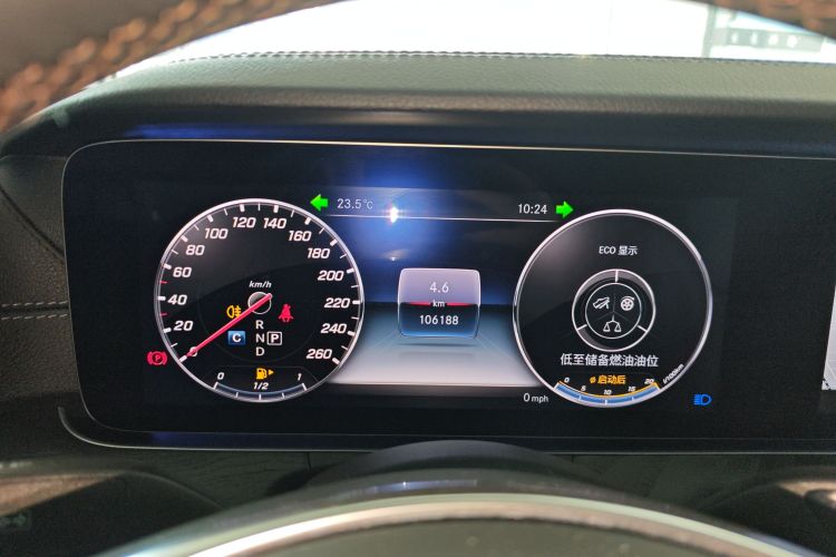 奔驰E级 2018款 改款 E 300 L 运动豪华型中控内饰14