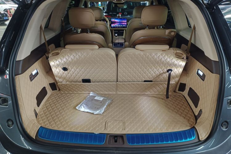 鸿蒙智行 问界M7 2024款 1.5T 后驱Plus版 6座机舱底盘23