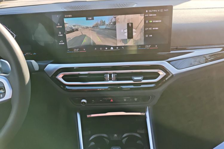 宝马3系 2024款 325i M运动曜夜套装中控内饰16