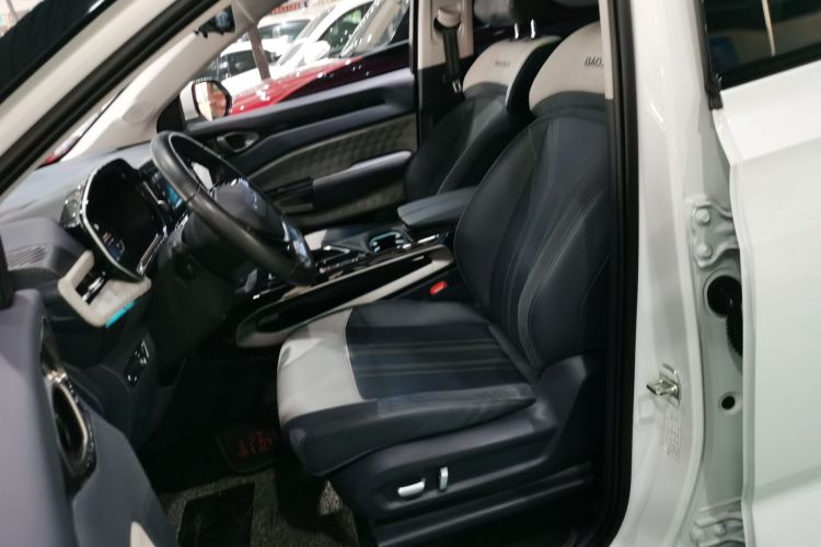 宝骏RM-5 2019款 1.5T CVT 24小时在线尊贵型 7座局部细节19