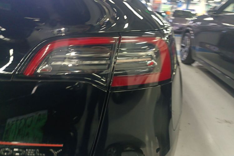 特斯拉 Model Y 2021款 Performance高性能全轮驱动版车身外观6006