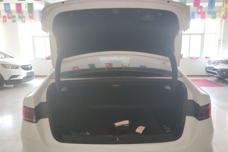 比亚迪 秦PLUS 2024款 荣耀版 DM-i 55KM领先型机舱底盘23