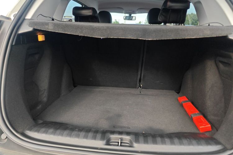 标致2008 2014款 1.6L 自动潮流版机舱底盘23