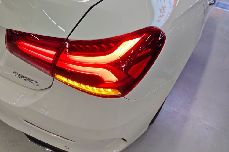 奔驰A级 2022款 改款三 A 200 L 运动轿车时尚型车身外观9