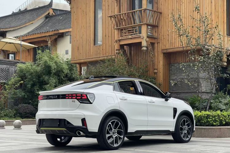 领克05 2020款 2.0TD 两驱耀Halo车身外观7