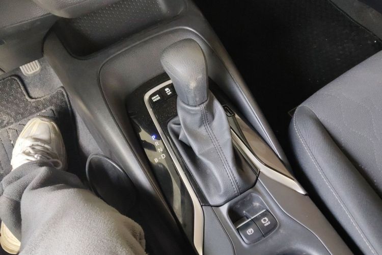 丰田 卡罗拉 2023款 1.8L 智能电混双擎 精英版中控内饰18