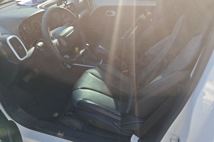 荣威 科莱威CLEVER 2022款 311km元气啵啵版中控内饰19