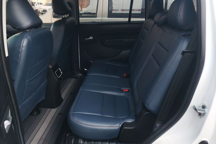 SWM斯威汽车 SWM斯威X3 2021款 1.5L 手动舒适型 7座中控内饰21