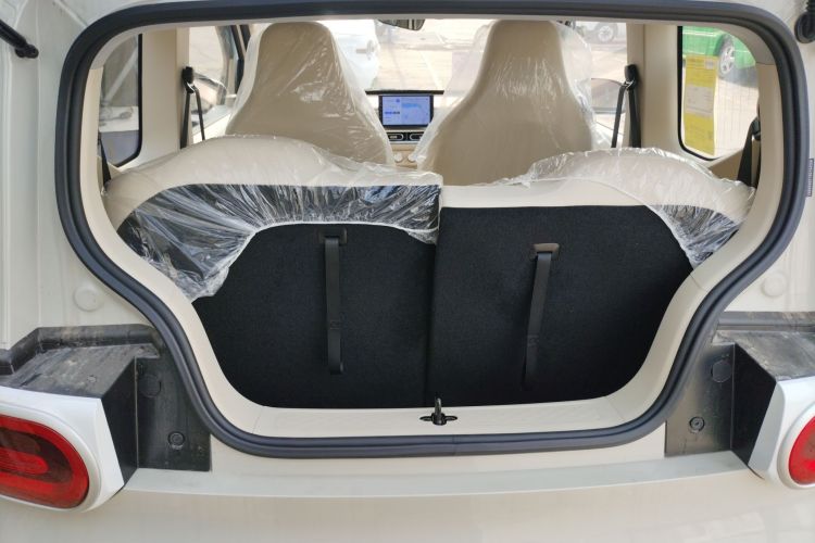 五菱汽车 宏光MINIEV 2024款 第三代 215km 青春版机舱底盘23