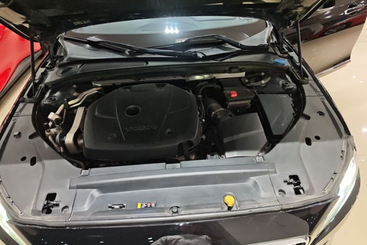 沃尔沃S90 2019款 T5 智远版机舱底盘24