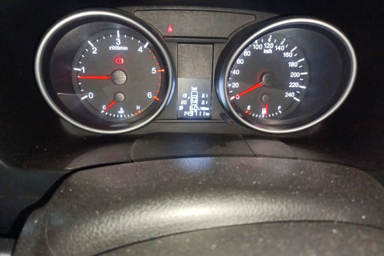 哈弗H6 2011款 绿静2.0T 手动两驱精英型中控内饰15