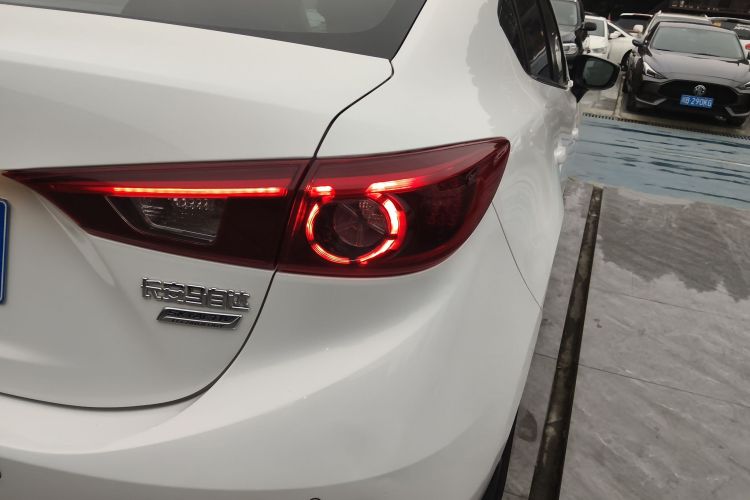 马自达3 昂克赛拉 2019款 云控版 三厢 1.5L 自动豪华型 国VI车身外观9