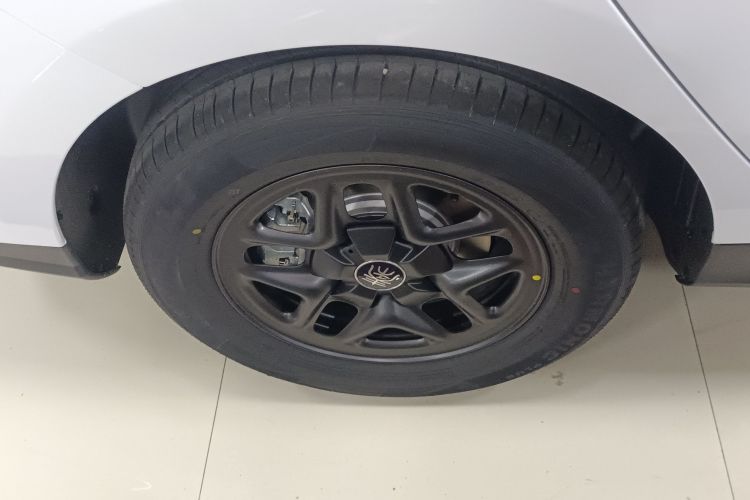 比亚迪 秦PLUS 2025款 DM-i 智驾版 128KM进取型车身外观6005