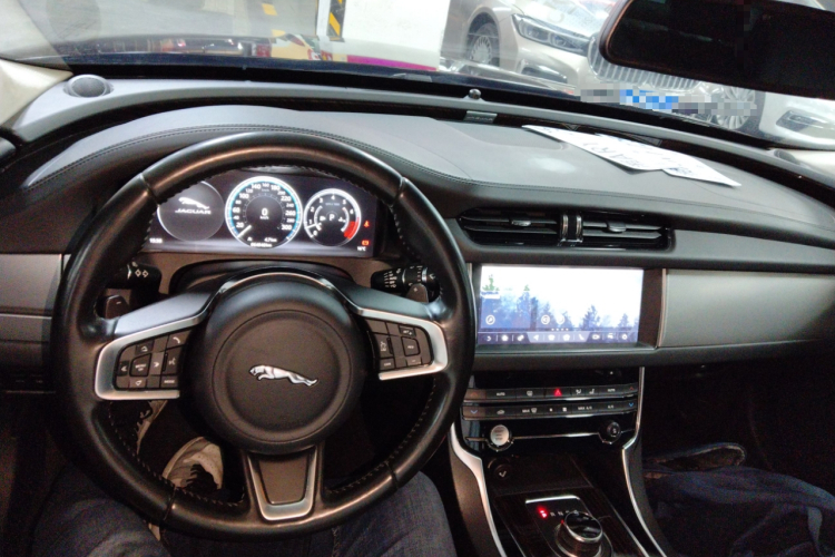 捷豹XFL 2018款 XFL 3.0 SC 340PS 奢华版中控内饰12