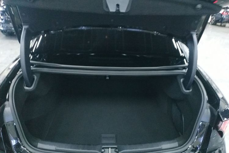 领克03 2023款 03+ 2.0TD 自动驭风版机舱底盘23