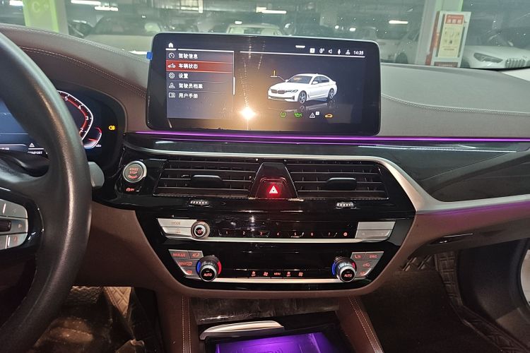 宝马5系 2022款 改款二 525Li 豪华套装中控内饰16