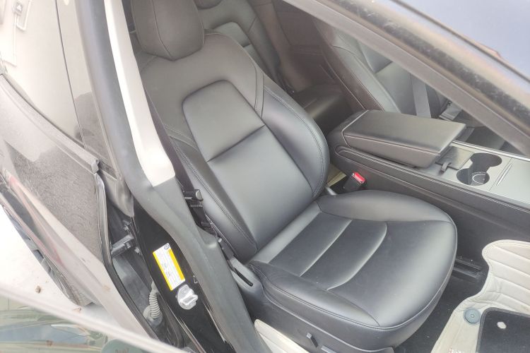 特斯拉 Model Y 2022款 长续航全轮驱动版局部细节41