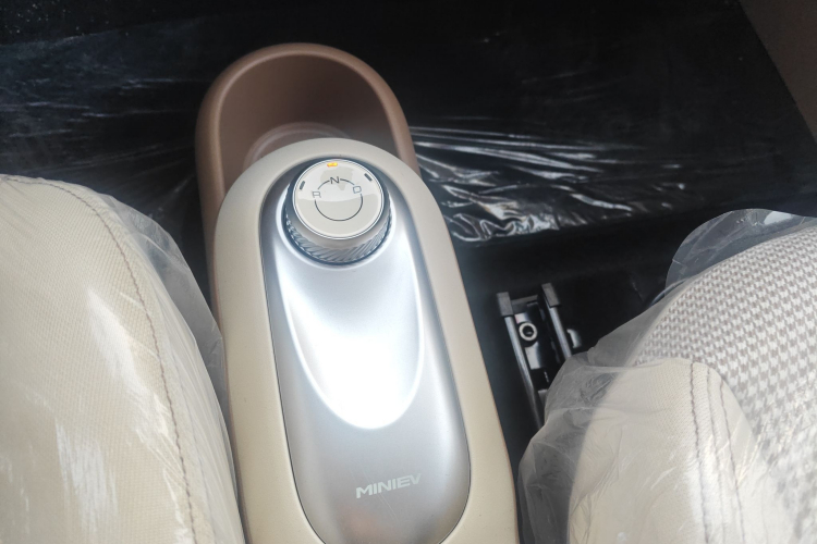 五菱汽车 宏光MINIEV 2025款 四门版 进阶款中控内饰18