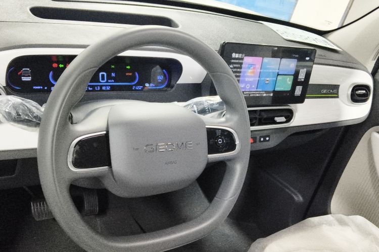 吉利银河 熊猫 2025款 210km 元气熊中控内饰12