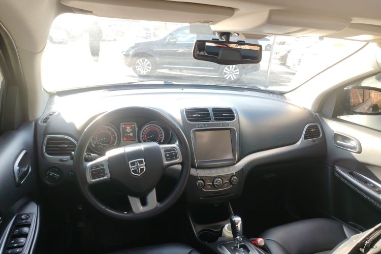 道奇 酷威 2016款 2.4L 两驱旅行版中控内饰12