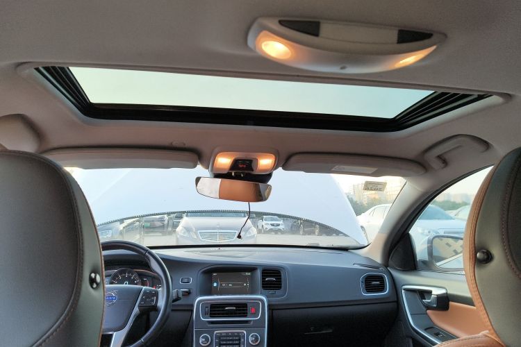 沃尔沃S60 2015款 S60L T5 智驭版中控内饰22