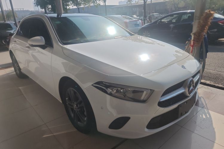 奔驰A级(进口) 2019款 A 200 动感型车身外观3