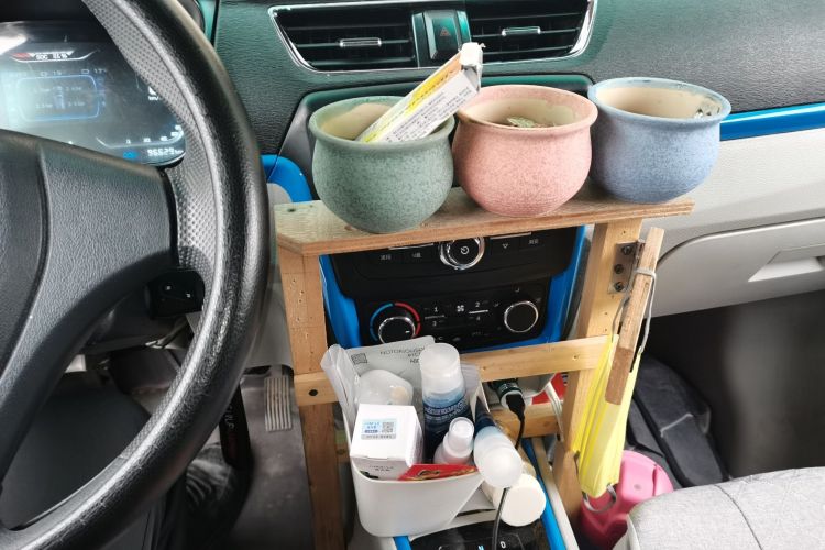 SRM鑫源 好运 2023款 标准型客车 6座中控内饰16