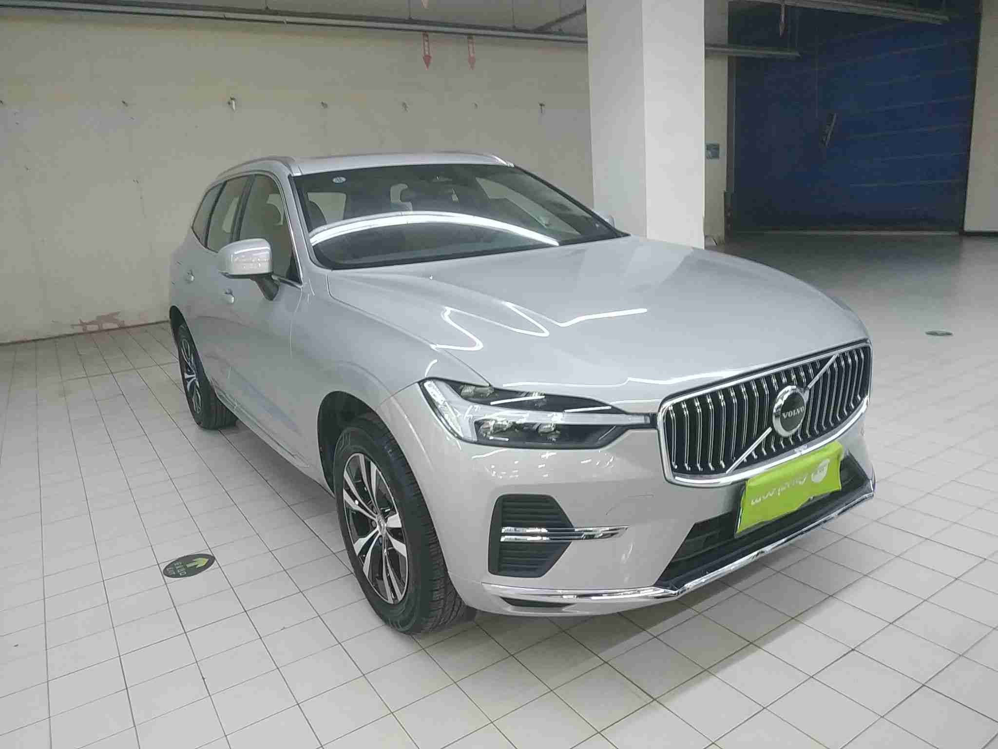 车辆右前45度外观展示