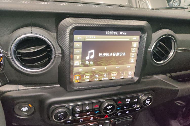 Jeep 角斗士 2023款 3.6L Overland中控内饰16