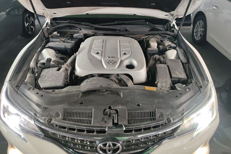 丰田 锐志 2013款 2.5V 菁锐版机舱底盘24