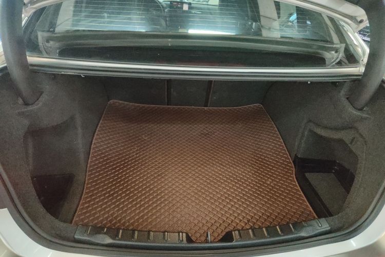 宝马3系 2019款 320Li 时尚型机舱底盘23