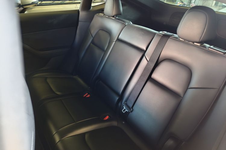 特斯拉 Model Y 2022款 改款 后轮驱动版中控内饰7004