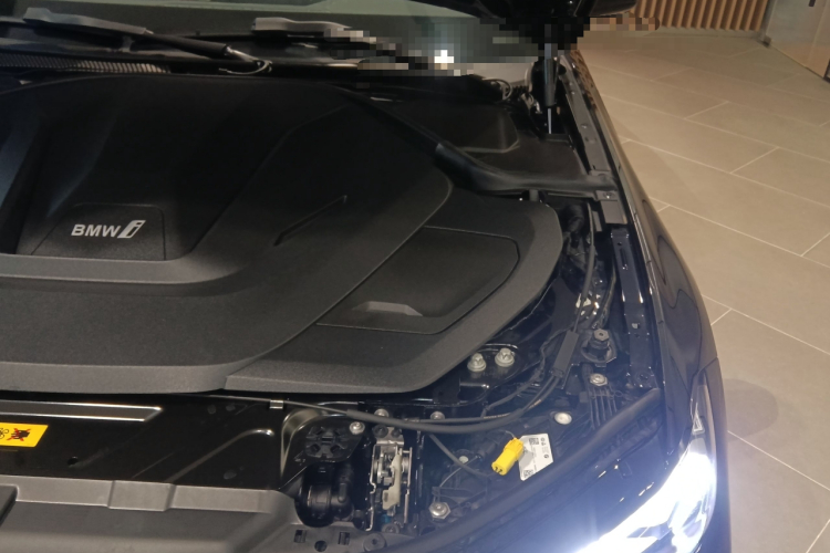 宝马i3 2025款 eDrive 40 L 曜夜套装机舱底盘26