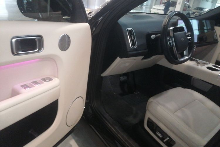 理想汽车 理想L8 2023款 Pro中控内饰7003