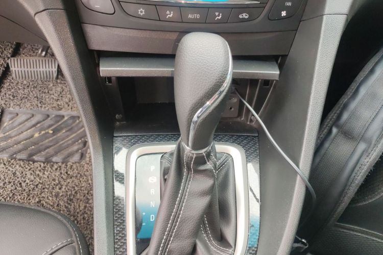 别克 英朗 2016款 15N 自动豪华型中控内饰18