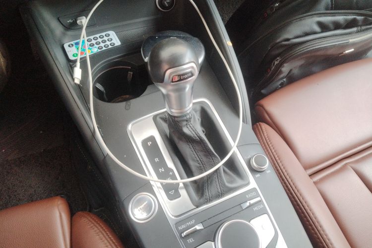 奥迪A3 2018款 30周年年型 Limousine 35 TFSI 运动型中控内饰18