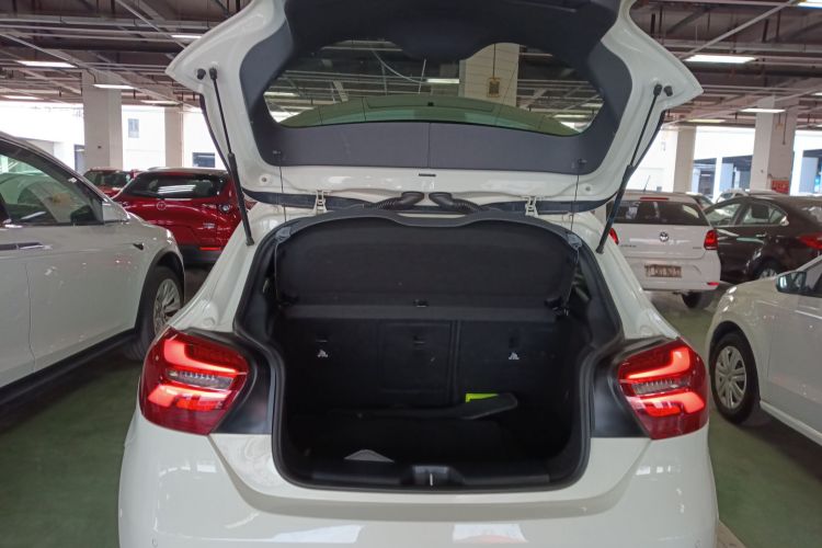 奔驰A级(进口) 2018款 A 200 动感型局部细节23