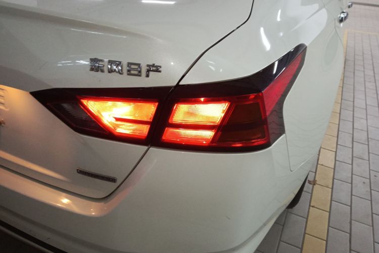 日产 天籁 2020款 改款 2.0L XL 舒适版车身外观9